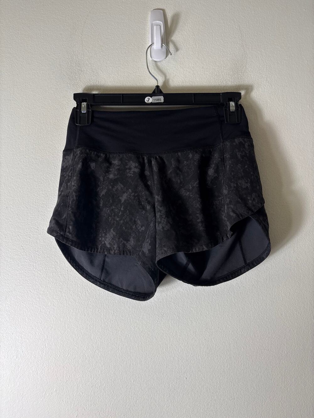 Lululemon Black Snake Print Shorts Sz 0